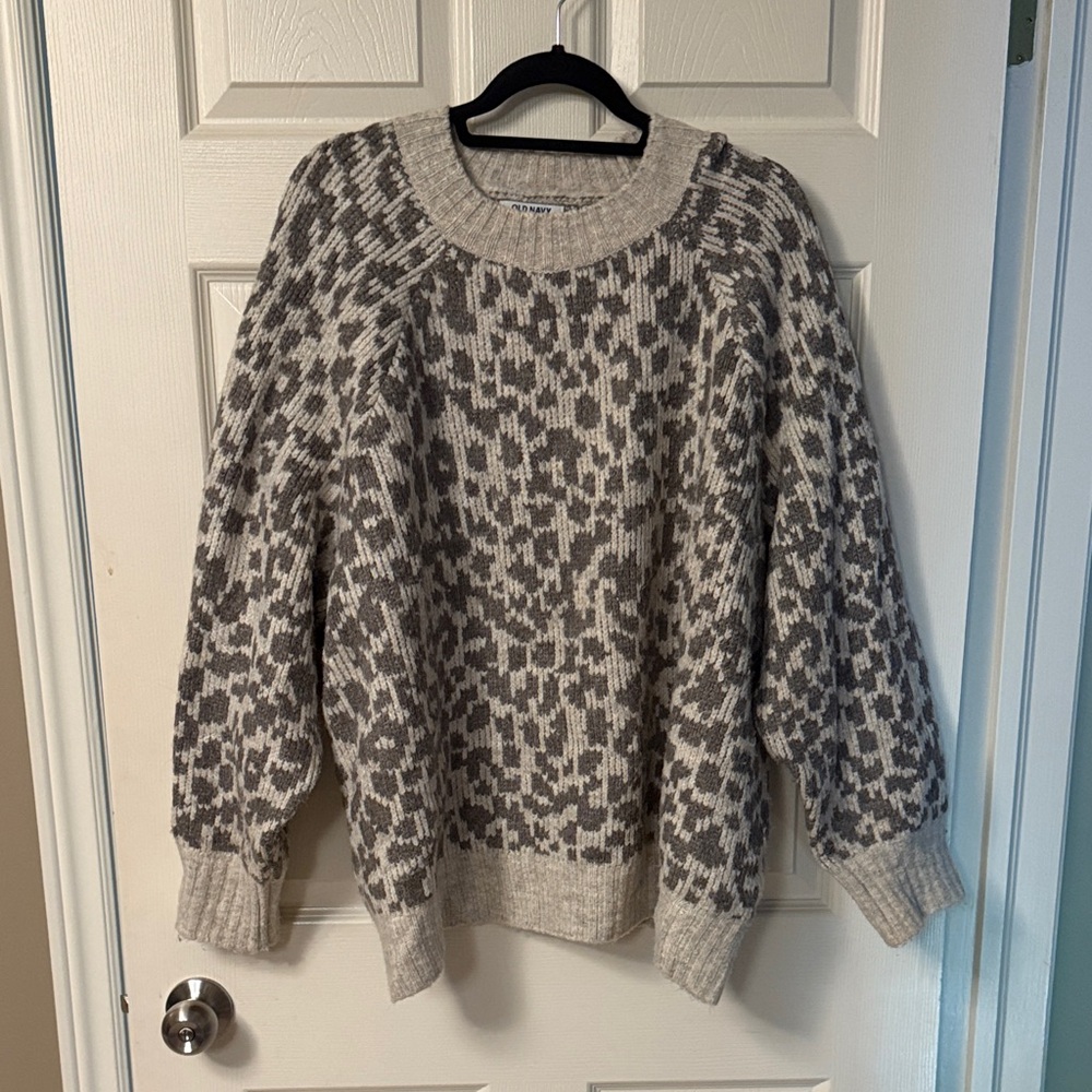 Old Navy Gray and Charcoal Patterned Sweater